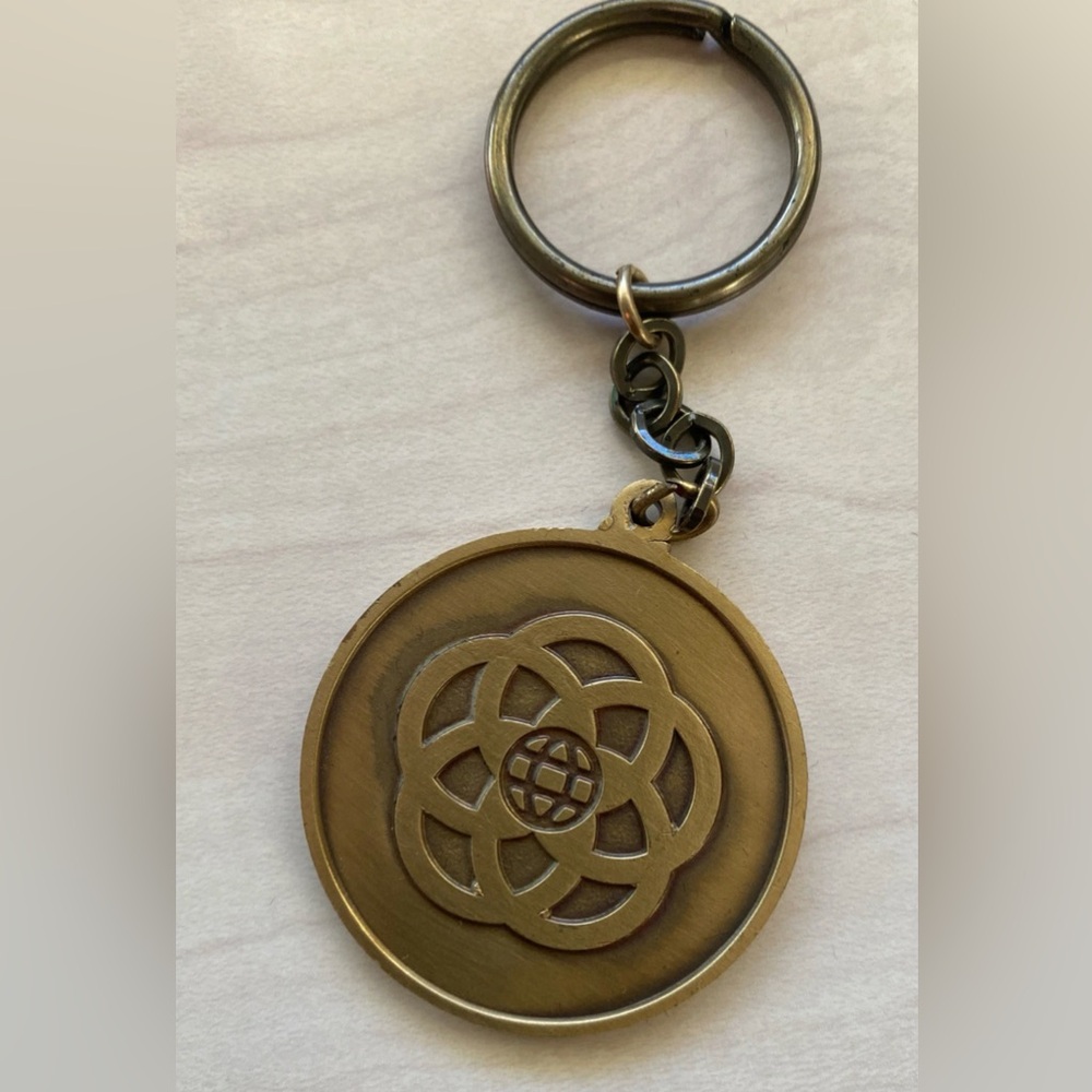 Vintage Gold Epcot Center Keychain in original case - Picture 5 of 6